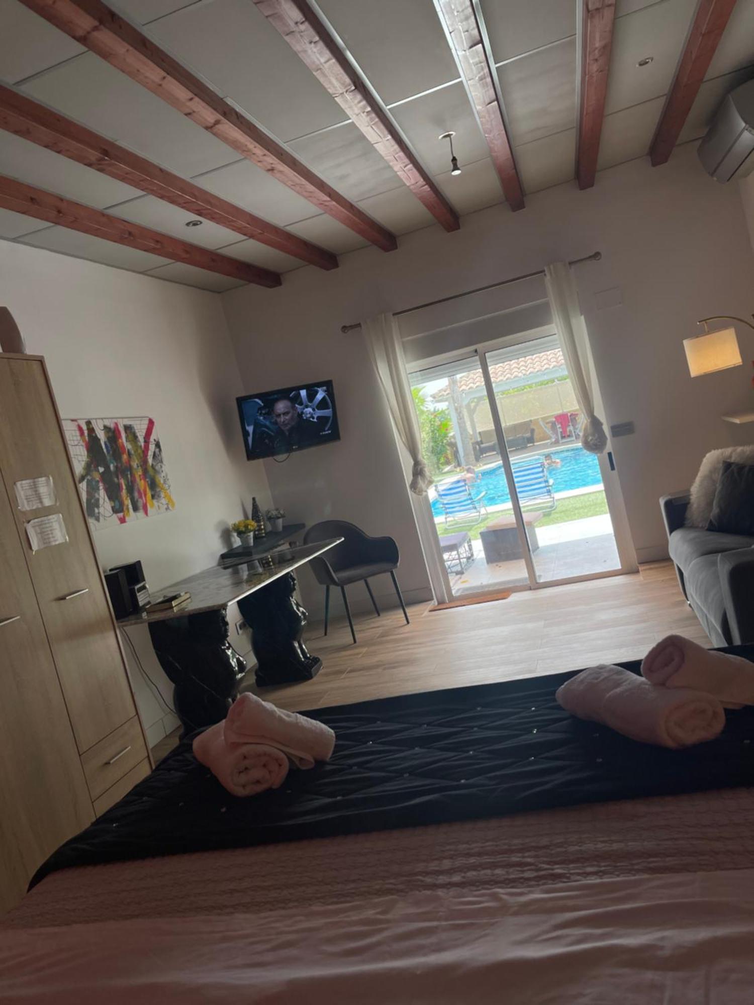 Suite Privada Frente A La Piscina Para 2 Personas Con Sofa Cama Para 2 Mas 4P No Es Casa Completa Сан-Висенте-дель-Распеч Экстерьер фото