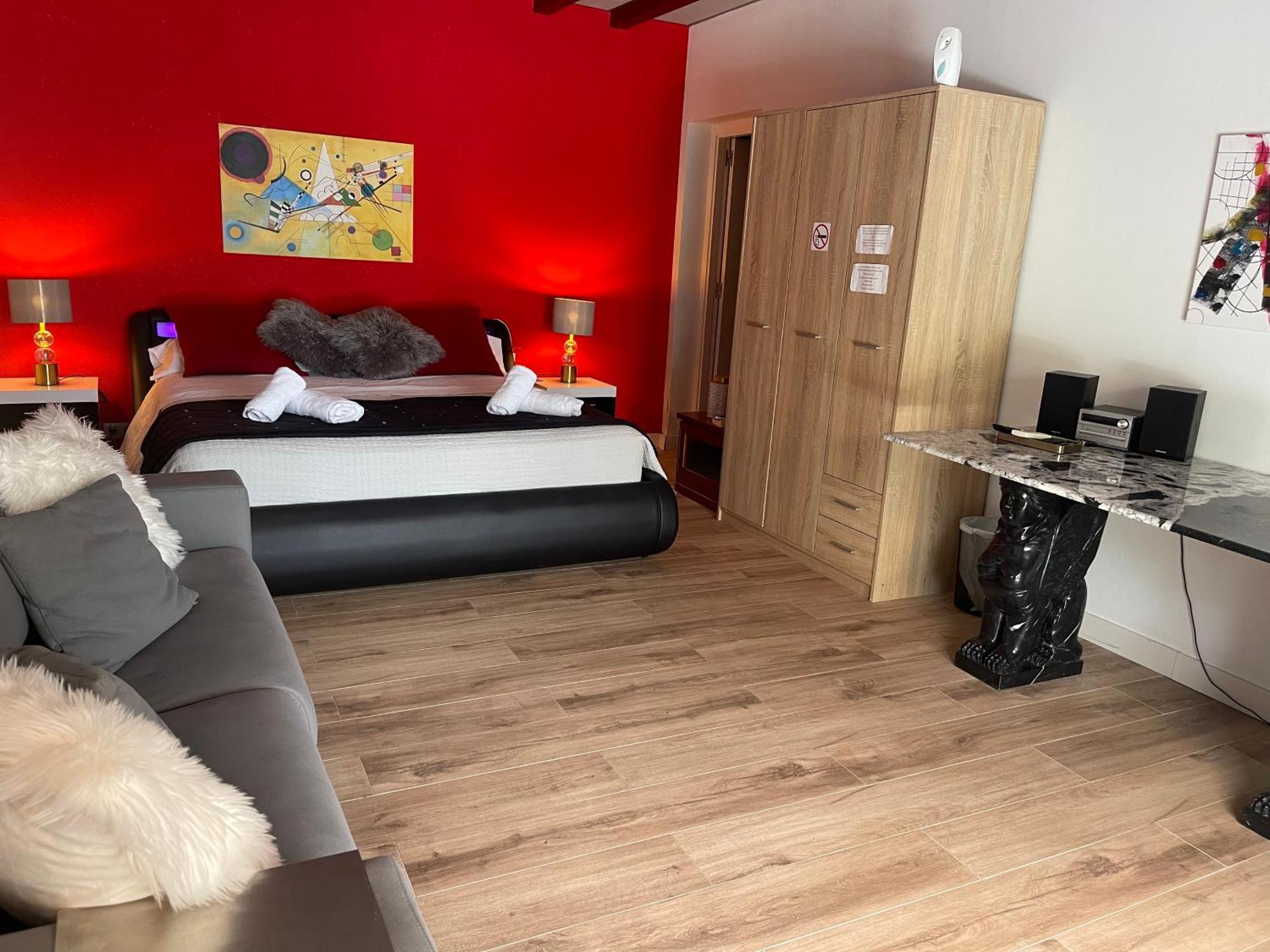 Suite Privada Frente A La Piscina Para 2 Personas Con Sofa Cama Para 2 Mas 4P No Es Casa Completa Сан-Висенте-дель-Распеч Экстерьер фото